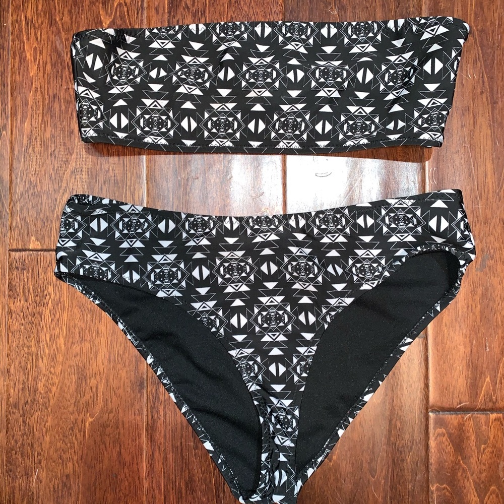 Bikini Set - Picture 2 of 2